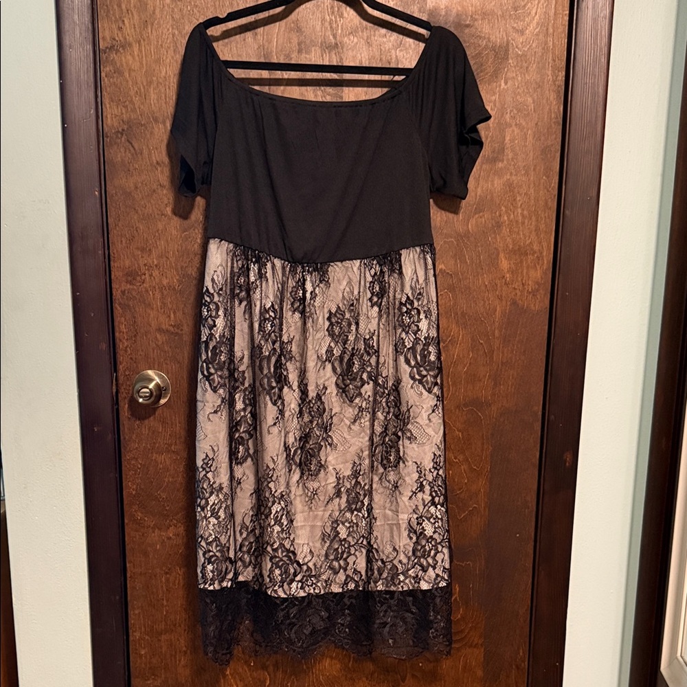 Elegant Black and Cream Lace off the shoulder Dress 3x